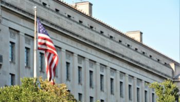 Un tribunal americain donne son avis sur lapplication de sanctions